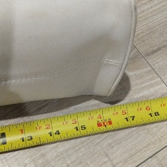 Cute white purse with wooden handles! - Picture 9 of 11